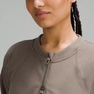 NWT Lululemon Athletica Ribbed Softstreme Cropped Jacket in Nomad Sz 4